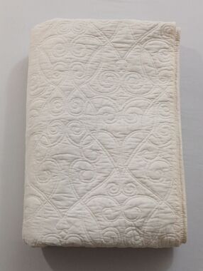 Laura Ashley Queen Quilt